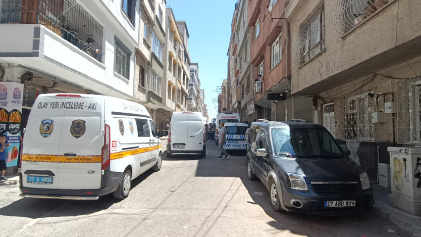 Gaziantep'te korkunç olay! Boşandığı eşini bıçaklayıp kendini astı - Resim : 1