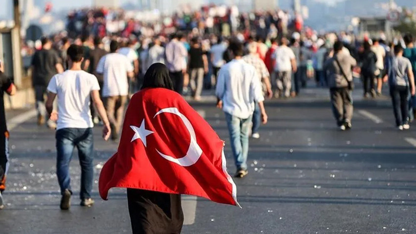 Bakan Uraloğlu,15 Temmuz gecesinde yaşananları ilk kez anlattı: Abdest alıp çocuklarımla vedalaştım - Resim : 2