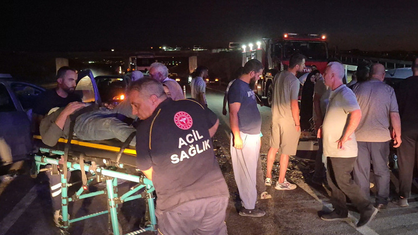 Manisa’da feci kaza! Hurdaya dönen araçtan umut dolu bekleyiş: 1’i ağır, 2 yaralı - Resim : 2