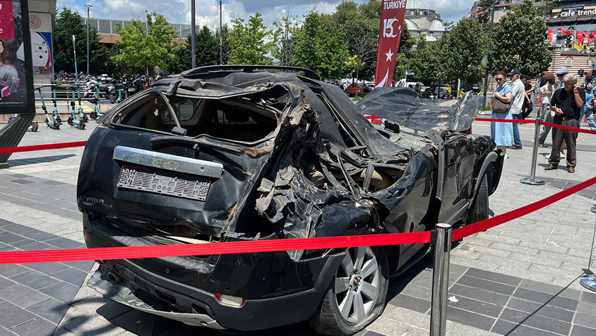 Tankın ezdiği o araç hafızalardaki yerinin koruyor! Üsküdar’da ziyarete açıldı - Resim : 2