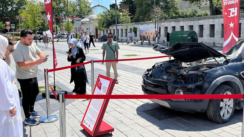 Tankın ezdiği o araç hafızalardaki yerinin koruyor! Üsküdar’da ziyarete açıldı - Resim : 3
