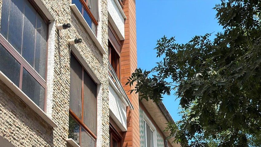 Eskişehir’de bir anlık ihmal can aldı! Korkuluklara yaslanınca tam 3 kat düştü! - Resim : 1