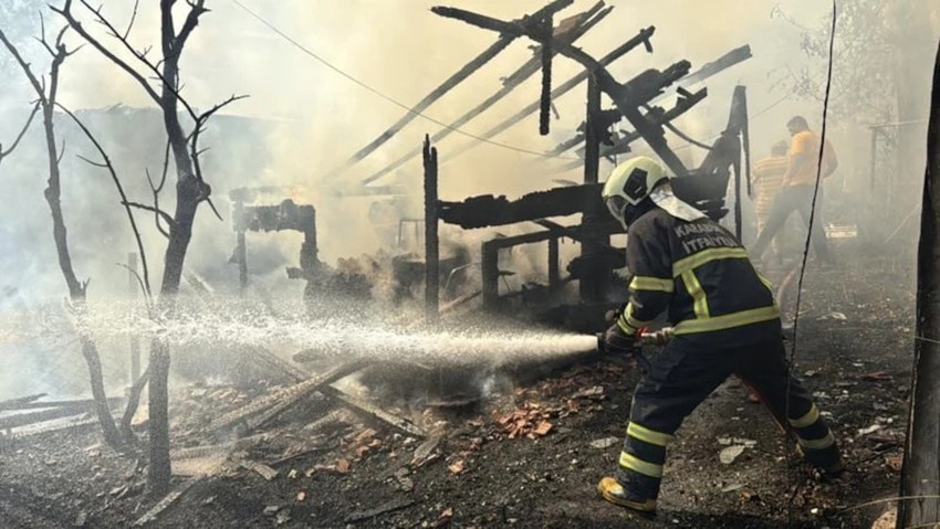 Karabük'te evde yangın! 2 yaşındaki çocuk hayatını kaybetti - Resim : 1