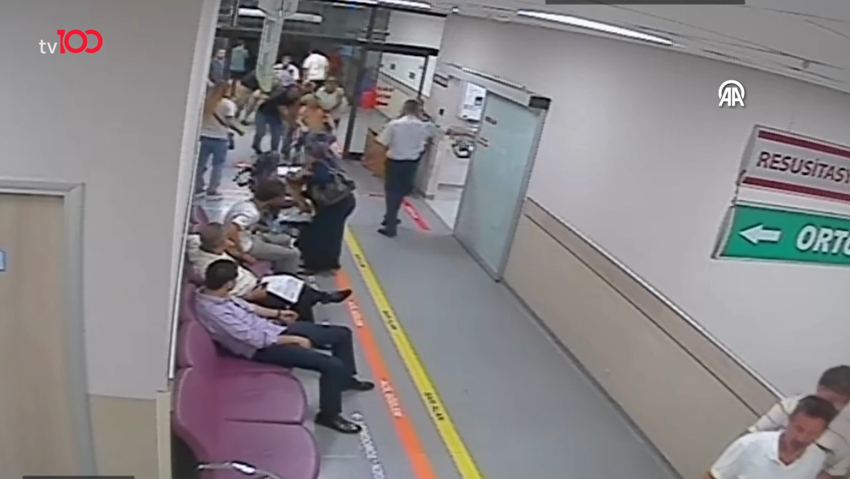15 Temmuz gecesine ait yeni görüntüler ortaya çıktı! Demokrasi mücadelesinin "İkinci Cephesi"nde yaşananlar görüntülendi: Her yer kan kokuyordu - Resim : 4
