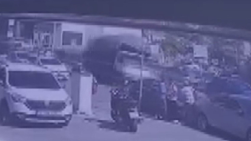 Tuzla’da bir anda yan yattı! Kaza kameralara yansıdı - Resim : 1