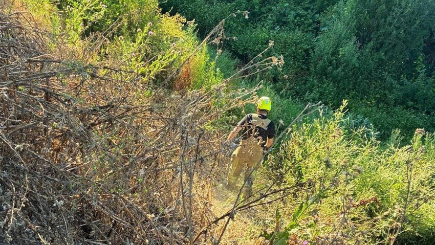 Kontrolden çıktı, 50 metre savruldu! Motosikletin sürücüsü yaralandı - Resim : 2
