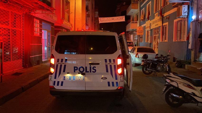 Evden gelen sesle mahalle ayağa kalktı! Acı haberi alan emniyet amiri yıkıldı: Dolabın üstündeydi... - Resim : 1
