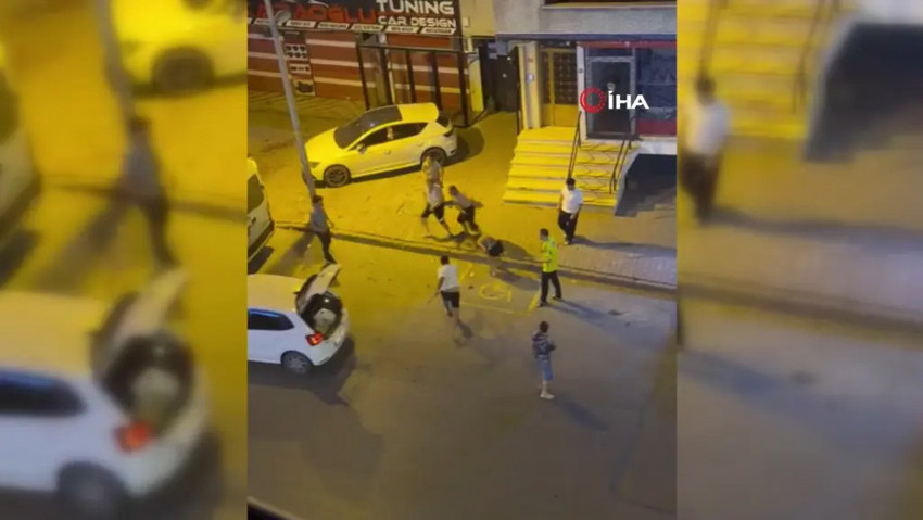 Mahalle kavgasında kılıçlar çekildi! Korkunç anlar kamerada - Resim : 1