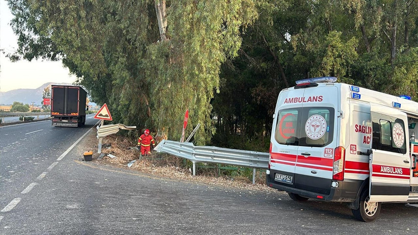 Bariyerlere çarpıp şarampole yuvarlandı! Muğla'da feci kaza can aldı - Resim : 1