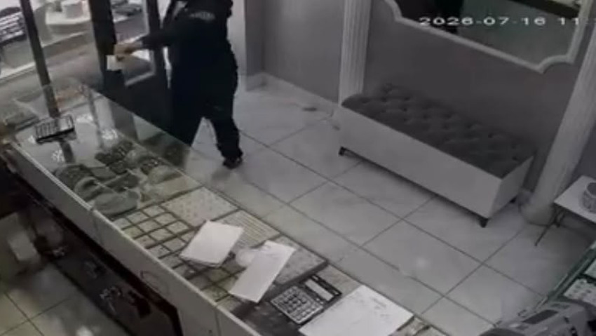 200 bin liralık vurgun 2 saatte bitti! Hırsızı arama geçmişi ele verdi: Kuyumcu nasıl soyulur? - Resim : 2