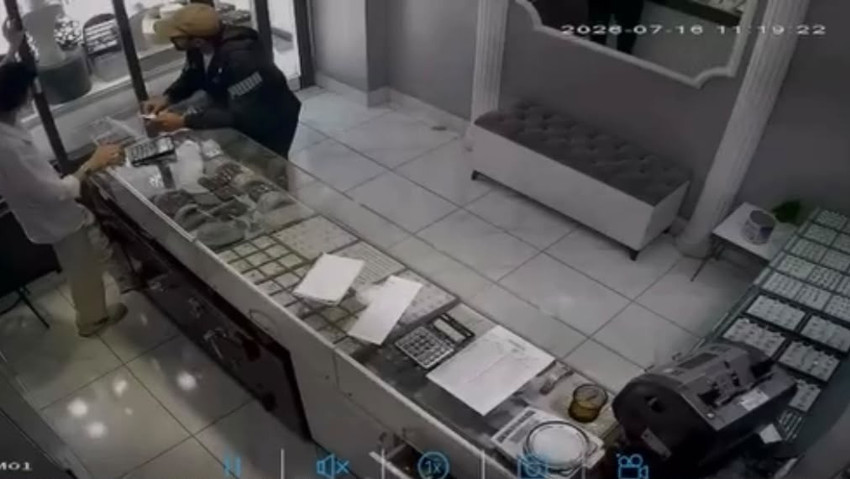 200 bin liralık vurgun 2 saatte bitti! Hırsızı arama geçmişi ele verdi: Kuyumcu nasıl soyulur? - Resim : 1