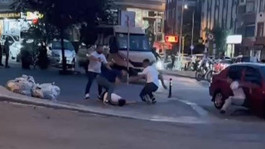 Gaziosmanpaşa’da gerginlik kavgaya dönüştü! O anlar kamerada - Resim : 3