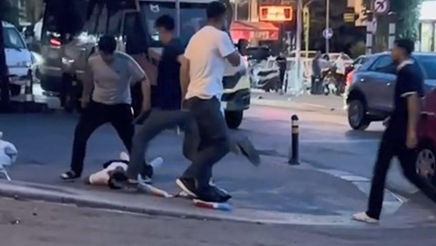 Gaziosmanpaşa’da gerginlik kavgaya dönüştü! O anlar kamerada - Resim : 1