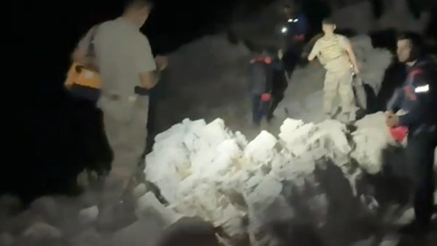 Şırnak'ta askeri helikopterler seferber oldu! 2 mühendis kurtarıldı - Resim : 2