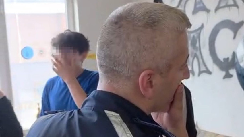 Polis ve zabıta ihbarla baskın yaptı! "Açın" uyarısına rağmen tek bir ses çıkmadı! Kapıyı açtıklarında karşılaştıkları manzara şoke etti! - Resim : 2