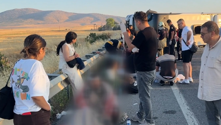 Kütahya'da can pazarı: Yolcu otobüsü devrildi! Çok sayıda yaralı var - Resim : 2
