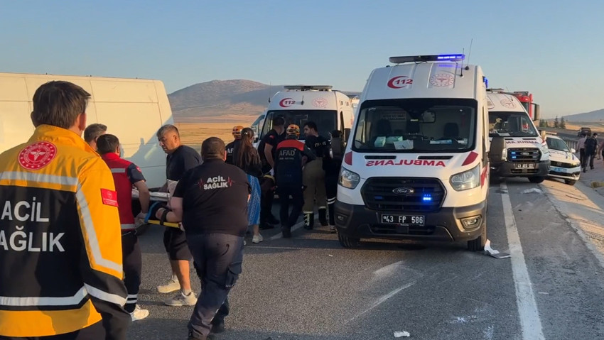Kütahya'da can pazarı: Yolcu otobüsü devrildi! Çok sayıda yaralı var - Resim : 4