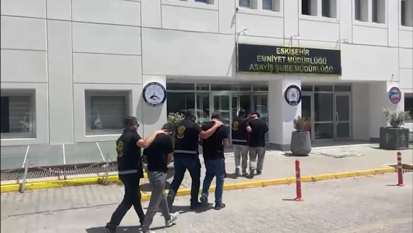 Eskişehir'de telefonun ucundaki tuzak: ''Polisiz'' diyerek büyük vurgun yaptılar! Kaçamadılar - Resim : 2