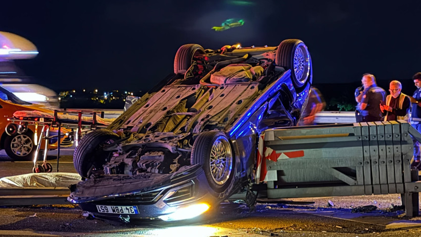 Beykoz TEM'de can pazarı! Bariyerlere saplanan otomobilden acı haber - Resim : 1