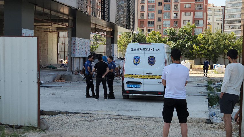 İnşaat'ta kahreden mesai: 7'nci kattan düştü! - Resim : 2