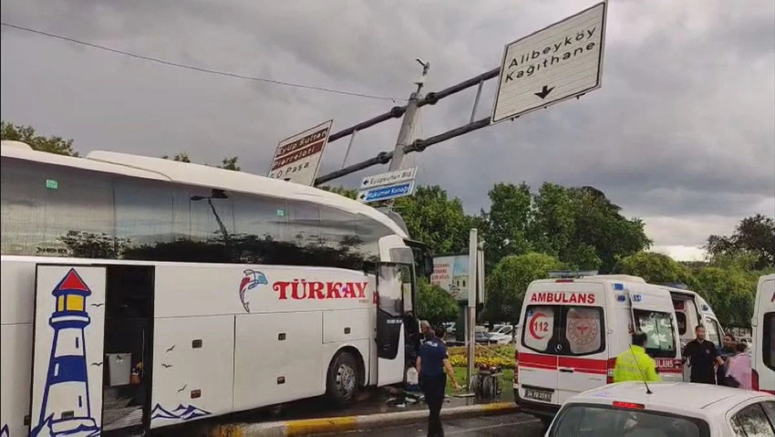 İstanbul'da can pazarı! Yolcu otobüsü kontrolden çıktı! Çok sayıda yaralı var - Resim : 1