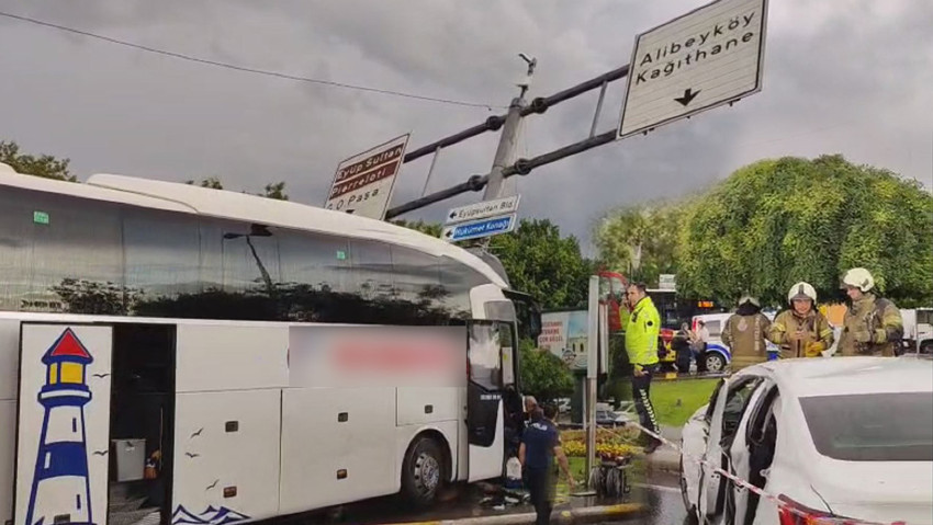 İstanbul'da can pazarı! Yolcu otob&uuml;s&uuml; kontrolden &ccedil;ıktı! &Ccedil;ok sayıda yaralı var - Resim : 2