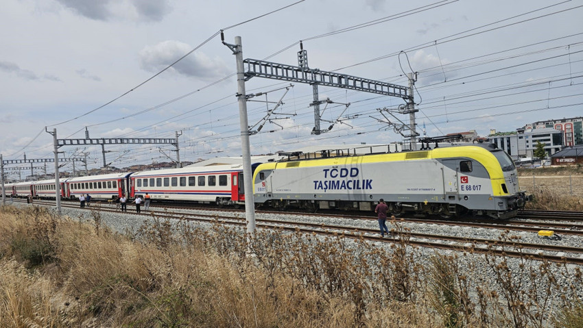 Çerkezköy'de yolcu treni raydan çıktı - Resim : 1