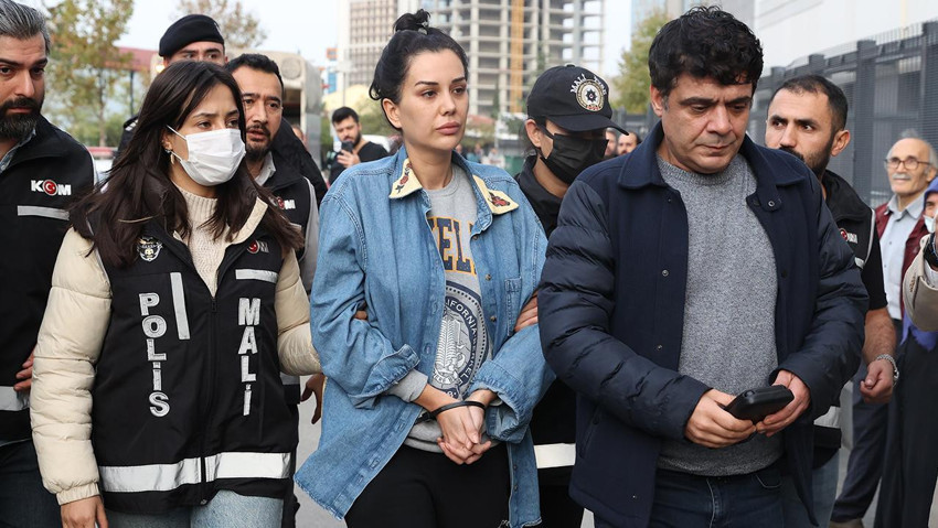 Dilan ve Engin Polat &ccedil;iftine bir k&ouml;t&uuml; haber daha! O hesaba da erişim engeli getirildi: Talep bakanlıktan geldi - Resim : 1