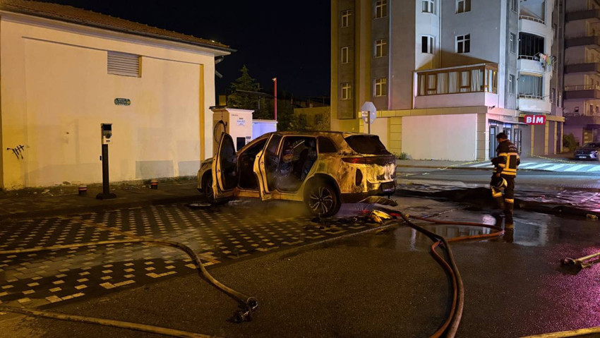 Kayseri'de korku dolu anlar: Bomba gibi patladı! Dehşet anları saniye saniye kameraya yansıdı - Resim : 2