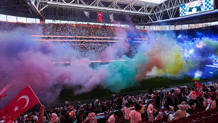 Cumhurbaşkanı Erdoğan'dan Rams Park'ta T&Uuml;GVA Yaz Okulları Final Programı'nda &ouml;nemli mesajlar: "Gen&ccedil;lerimizi &uuml;&ccedil; beş kendini bilmeze yedirmeyiz" - Resim : 2