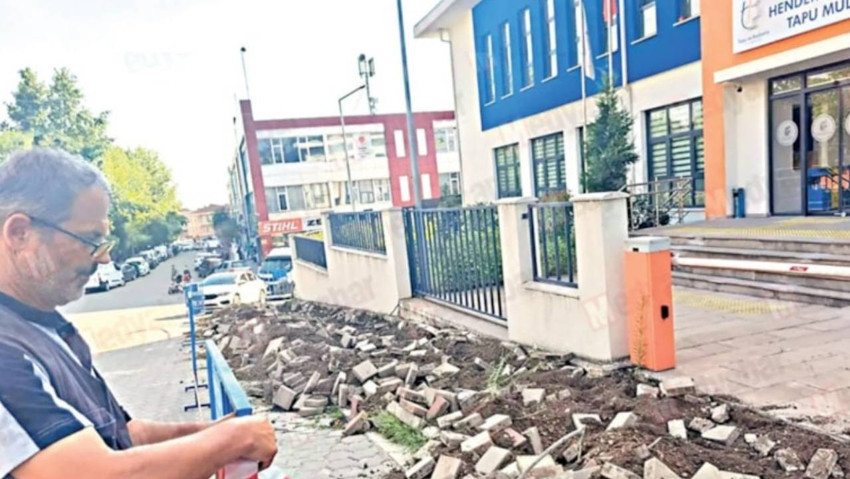 Belediye Başkanı, Tapu Müdürü’ne öfkelendi, kaldırımı kazdırdı! "Kazmak yetmez yıkmam lazım" - Resim : 1