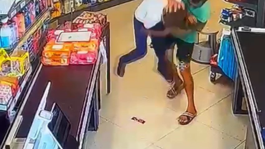 O görüntüler Türkiye'yi ayağa kaldırmıştı! Markette çocuğa kan donduran vahşet: Bakanlık yakın takipte - Resim : 1