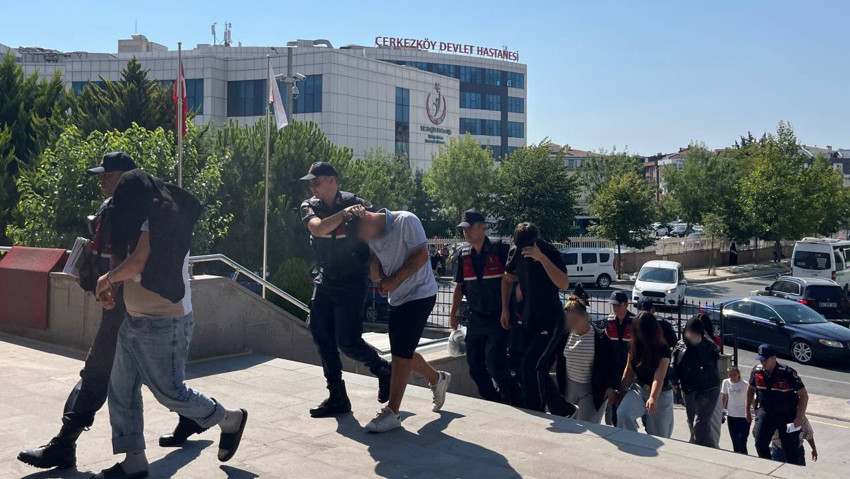 Yasak aşk intikamı: Ormana götürüp kadın kıyafetleri giydirdiler! - Resim : 2