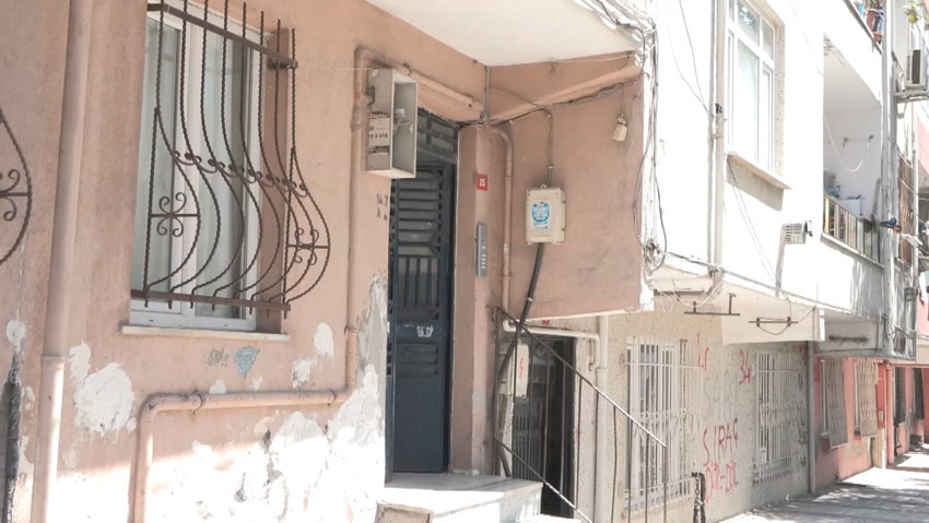 Kadın kıyafetleri giyip, hırsızlık yaptı! Evdeki altınları çalan şüpheliyi mahalleli dakikalarca kovaladı - Resim : 2