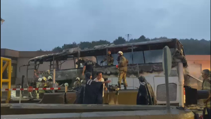 İstanbul'da trafikte facia! Otobüs alev alev yandı: 2 ölü, 8 yaralı - Resim : 3