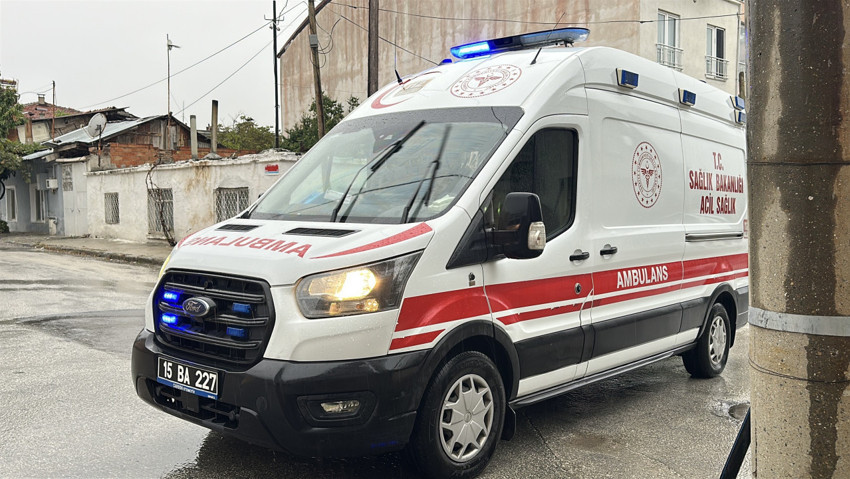 Burdur'da garip olay: Bileklerini kesip kendini ihbar etti! Gelen ekiplerle pazarlık yaptı: Beni karakola götürüp ezecek misiniz? - Resim : 2