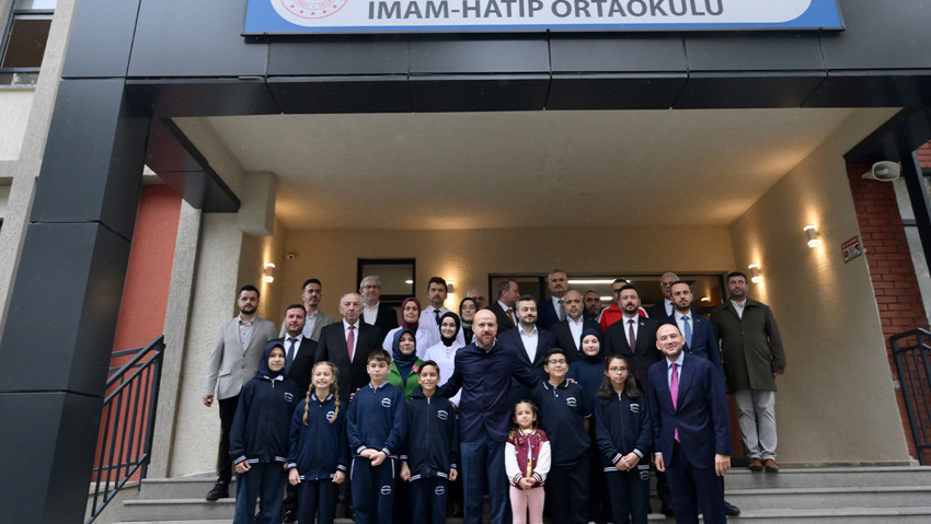 İlim Yayma Vakfı Mütevelli Heyeti Başkanı Bilal Erdoğan, Düzce'de öğrencilerle buluştu - Resim : 1