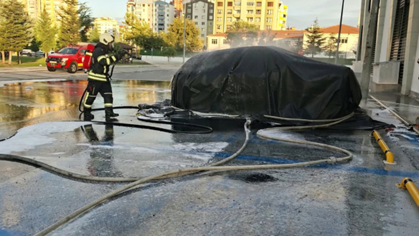 Kayseri'de şarjda unutulan elektrikli araç yandı - Resim : 2