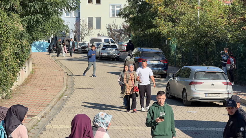 Ortaokuldaki bıçaklı saldırıda acı haber: 1 öğrenci hayatını kaybetti - Resim : 1