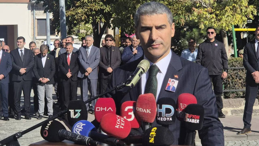 Afyon'da Vali Yardımcısı ölü bulunmuştu! Vali'den cenaze törenine damga vuran sözler: Kızgınım, kırgınım - Resim : 3
