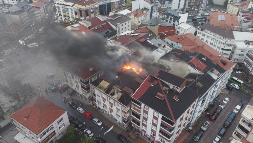 Arnavutköy’de 5 katlı binada yangın! Mahsur kalanlar var - Resim : 1
