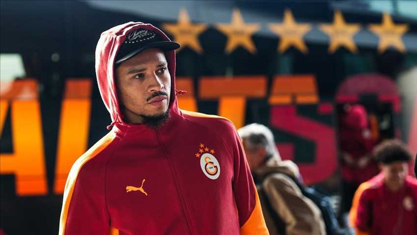 Galatasaraylı yıldız çıldırttı: "Soyunma odasında gırtlağına yapışırdım!" - Resim : 1