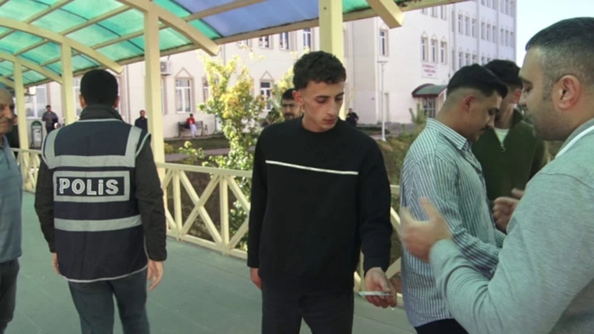 KPSS'nin değişmeyen manzarası! Son dakikada sınava yetişmeye çalıştılar - Resim : 5