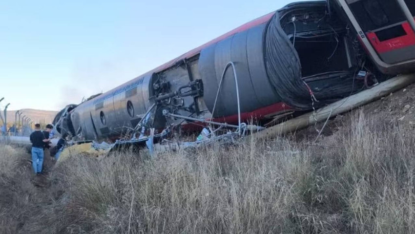 İspanya'da facia! İki hızlı tren çarpıştı: Onlarca ölü ve yaralı var - Resim : 2