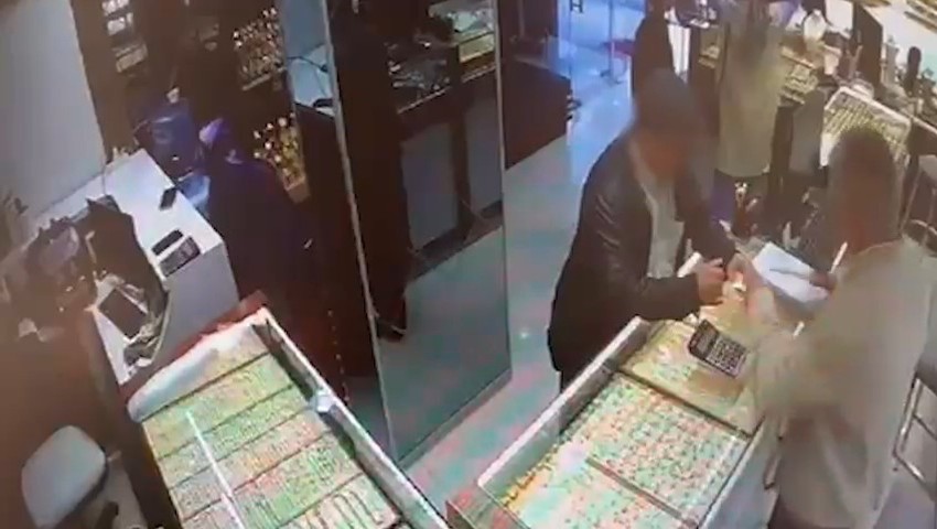 Sahte altın satarak kuyumcuları dolandıran 2 kişi yakalandı - Resim : 2
