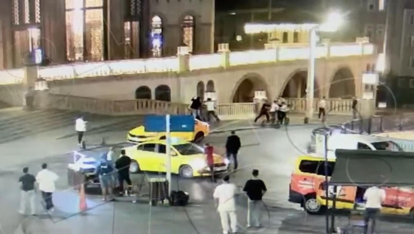 Taksim Meydanı'nda dehşet anları! 6 kişi bir kişiyi döverek öldürdü: 82 suç kayıtları çıktı - Resim : 3