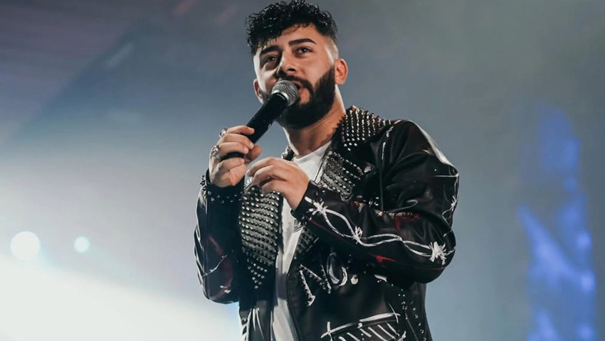 Kurtuluş Kuş konserinde ortalık bir anda karıştı! Konseri yarıda bıraktı, sahneyi terk etti - Resim : 1