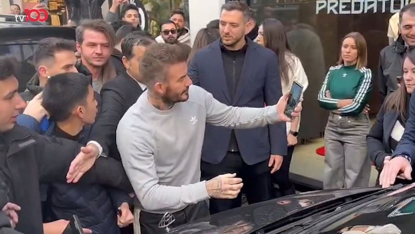 İstanbul'da İstiklal Caddesi'nde bir anda dünyaca ünlü yıldızı karşısında gören vatandaşlar selfie yarışına girdi - Resim : 3