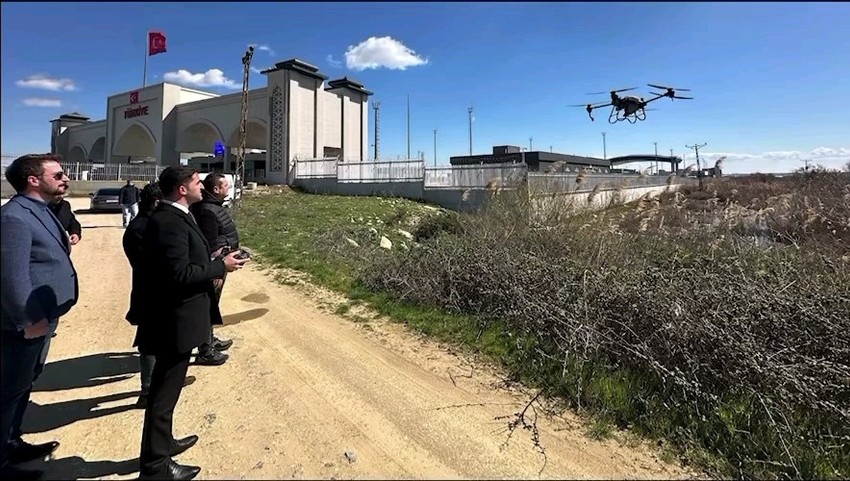 Türkiye'nin üretim merkezlerinden biri olan Edirne'de bir ilke imza atıldı. O canlının üreme alanı olan tarım arazilerinde dron ile mücadele başladı - Resim : 2