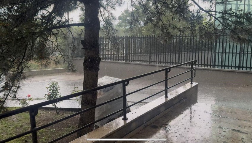 Ankara'da sağanak yağış! Hayat felç oldu: trafik durma noktasına geldi - Resim : 2